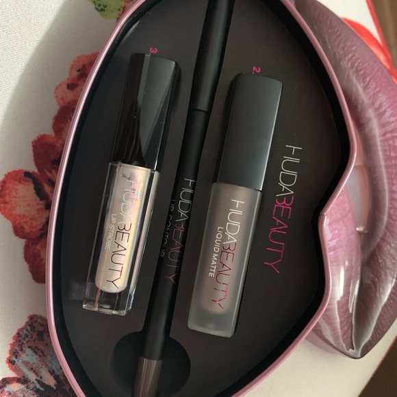 HUDA BEAUTY Other - HUDA BEAUTY SILVERFOX LIP SET HUDA BEAUTY Other - HUDA BEAUTY SILVERFOX LIP SET